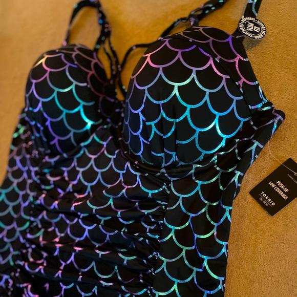 ❌SOLD❌Torrid Iridescent Strappy back Mermaid One Piece  Swimsuit size 2 D/DD♥️ - Picture 6 of 12